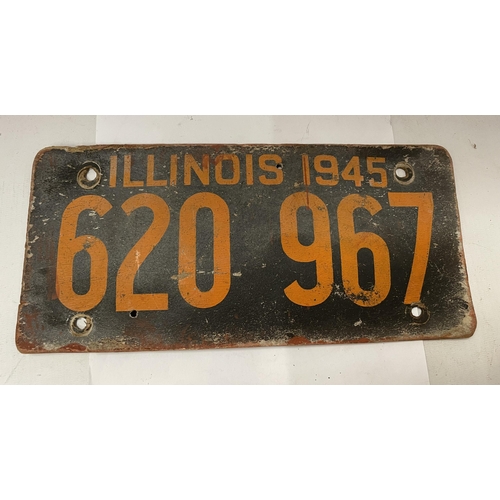 49 - A VINTAGE LEATHER ILLONOIS NUMBER PLATE 620 967