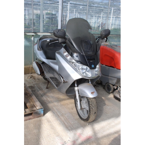 119 - PIAGGIO MOTORLINK 125CC SCOOTER - SOLD FOR SPARES AND REPAIRS - NO KEYS/NUMBER PLATE - NO VAT