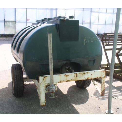 218 - A LP1320 FUEL BOWSER WITH A PLASTIC TANK NO VAT