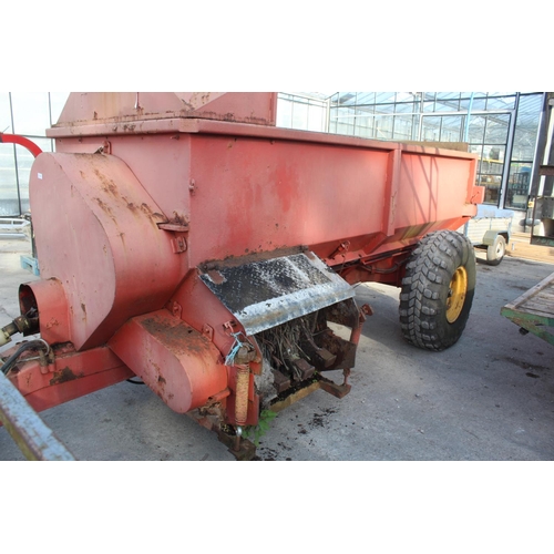 238 - A SINGLE AXLE SIDE DISCHARGE MANURE SPREADER NO VAT