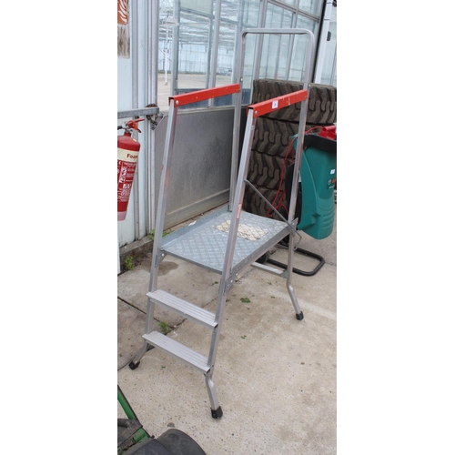 36 - AN ALUMINIUM BELDRAY FOLDING WORK PLATFORM NO-VAT