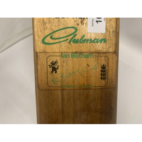 107 - A VINTAGE DUNCAN FEARNLEY CRICKET BAT SIGNED IAN BOTHAM (NO PROVENANCE)