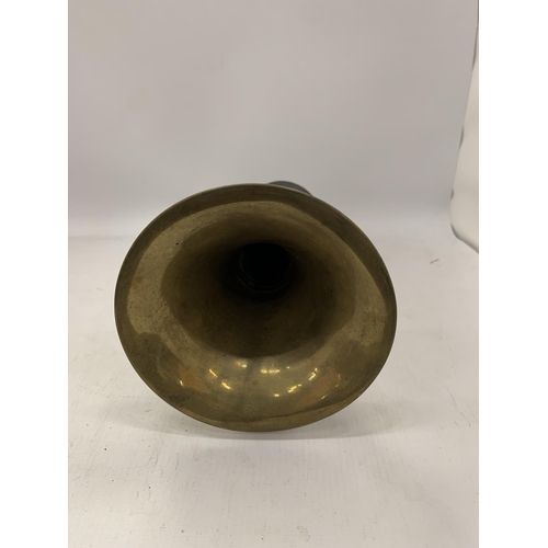 139 - A VINTAGE BRASS CAR HORN