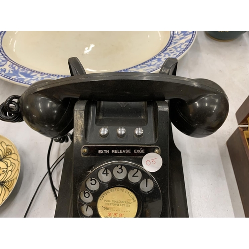 160 - A VINTAGE BLACK BAKELITE ROTARY DIAL TELEPHONE