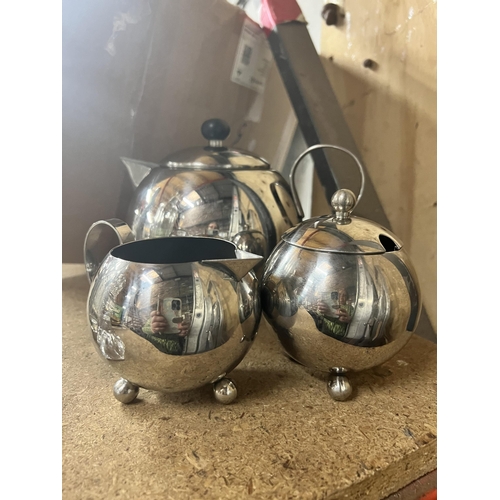 1092 - A SILVER PLATED TEAPOT, SUGAR BOWL AND CREAM JUG