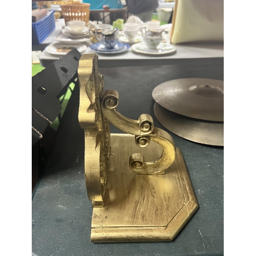 1094 - A GILDED LATE VICTORIAN WALL BRACKET