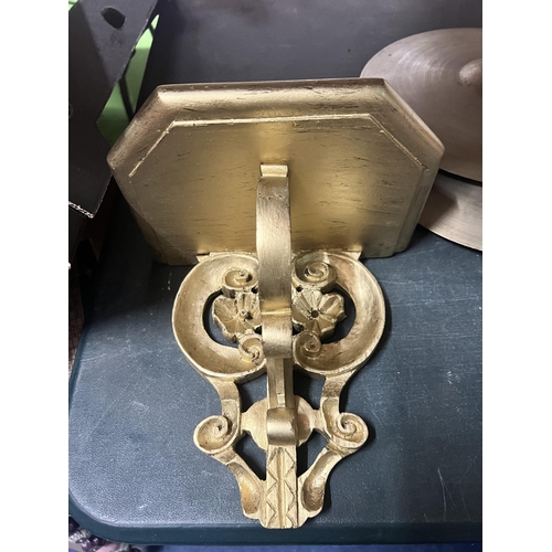 1094 - A GILDED LATE VICTORIAN WALL BRACKET