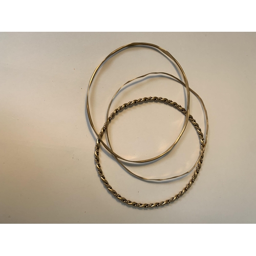 699 - THREE TESTED TO 9 CARAT GOLD BANGLES GROSS WEIGHT 13.07 GRAMS