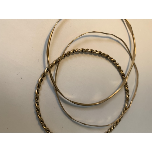 699 - THREE TESTED TO 9 CARAT GOLD BANGLES GROSS WEIGHT 13.07 GRAMS