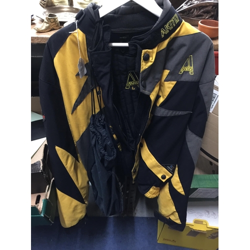 1085 - A MOTORCYCLING JACKET SIZE L IN BLACK AND YELLOW