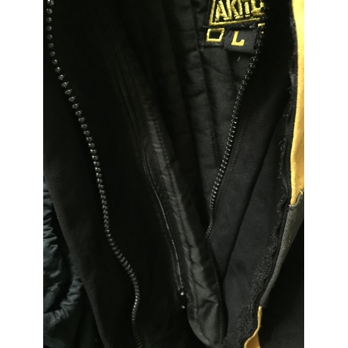 1085 - A MOTORCYCLING JACKET SIZE L IN BLACK AND YELLOW