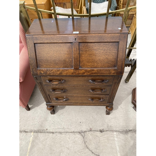 2958 - AN EARLY 20TH CENTURY OAK BUREAU ON OPEN BASE, 28.5