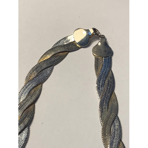 531 - A SILVER AND SILVER GILT TWISTED NECKLACE