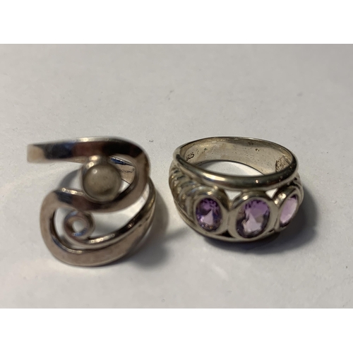 536 - FIVE VARIOUS SILVER RINGS