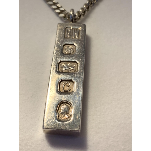 544 - A SILVER NECKLACE WITH A HALLMARKED SHEFFIELD SILVER INGOT