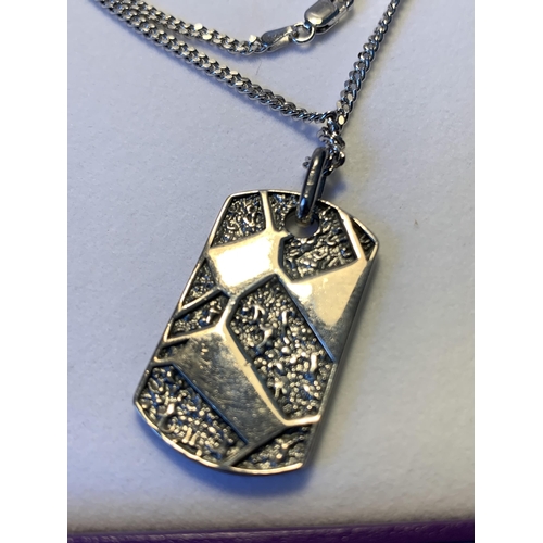 568 - A SILVER NECKLACE WITH INGOT PENDANT IN A PRESENTATION BOX