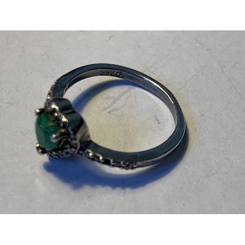 574 - A SILVER END EMERALD RING IN A PRESENTATION BOX