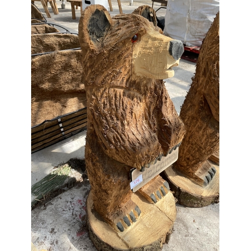 176 - A WELCOME BEAR WOOD CARVING APPROXIMATELY 80 CM TALL NO VAT