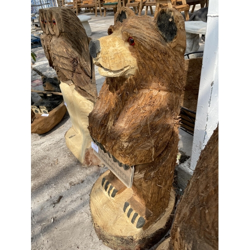 176 - A WELCOME BEAR WOOD CARVING APPROXIMATELY 80 CM TALL NO VAT