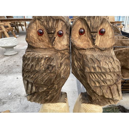 177 - A PAIR OF OWLS WOOD CARVING APPROXIMATELY 75CM TALL