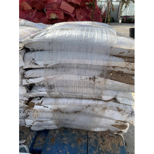 274 - SIXTEEN 5KG BAGS OF GRIT SAND NO VAT