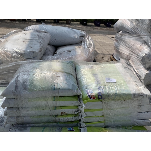 296 - SIXTEEN 5KG BAGS OF PLAY SAND NO VAT