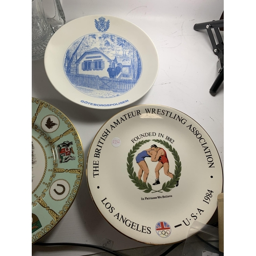 46 - * A COLLECTION OF POLICE GLASS AND CERAMICS TO INCLUDE TANKARDS, WEDGWOOD METROPOLITAN POLICE 150TH ... 