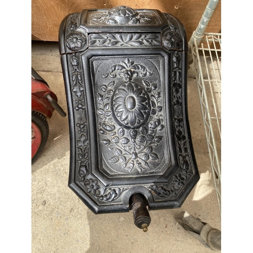 1628 - A VINTAGE CAST IRON COAL BUCKET WITH SCOOP