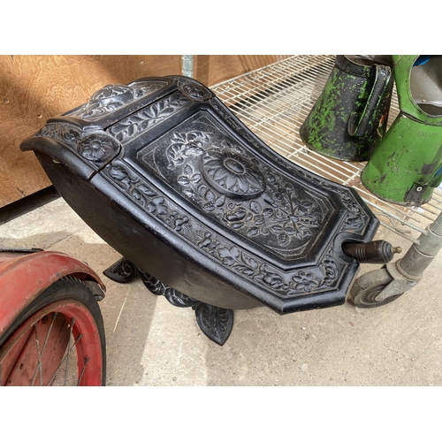 1628 - A VINTAGE CAST IRON COAL BUCKET WITH SCOOP