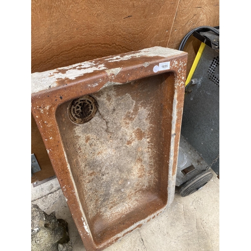 1655 - A VINTAGE SALT GLAZED TROUGH / SINK