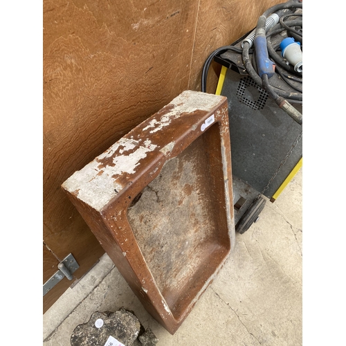 1655 - A VINTAGE SALT GLAZED TROUGH / SINK