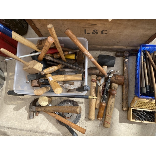 1669 - A WOODEN BOX OF ASSORTED VINTAGE HAND TOOLS, MALLETS ETC