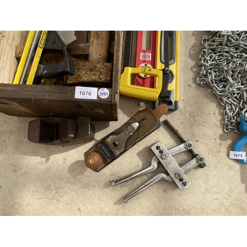 1676 - A GROUP OF VINTAGE TOOLS, WOOD PLANE, SPIRIT LEVELS ETC