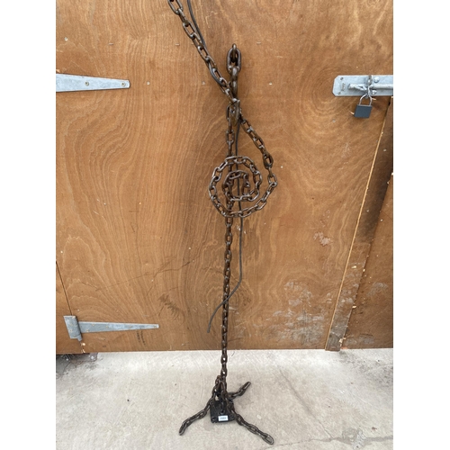 1553 - A VINTAGE STYLE CHAIN DESIGN LAMP/SIGN BRACKET