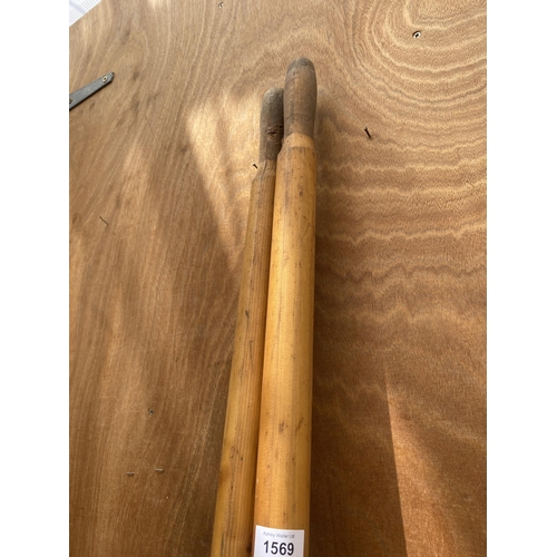 1569 - A PAIR OF VINTAGE WOODEN BOAT OARS