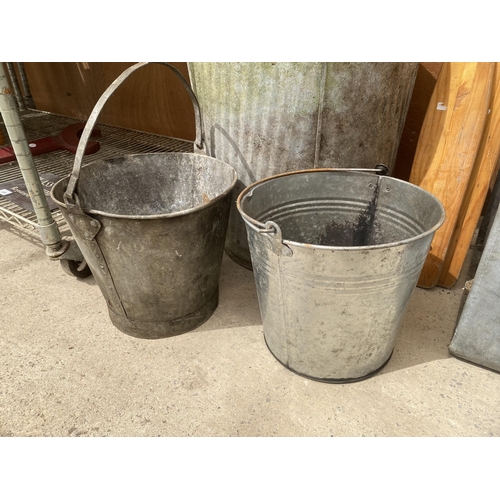 1570 - A VINTAGE GALVANISED DOLLY TUB AND TWO GALVANISED BUCKETS