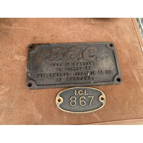 1583 - TWO VINTAGE METAL PLAQUES TO INCLUDE ONE BEARING THE INITIALS 'G.E.C'