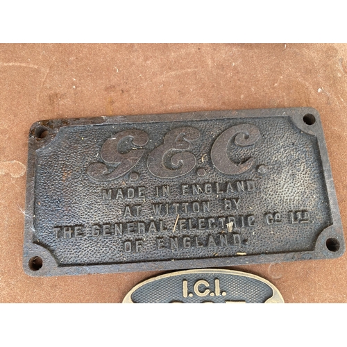 1583 - TWO VINTAGE METAL PLAQUES TO INCLUDE ONE BEARING THE INITIALS 'G.E.C'