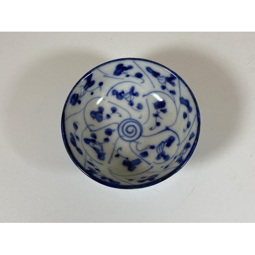 333 - A TEK SING CARGO STYLE CHINESE BLUE AND WHITE NUT BOWL, DIAMETER 8CM