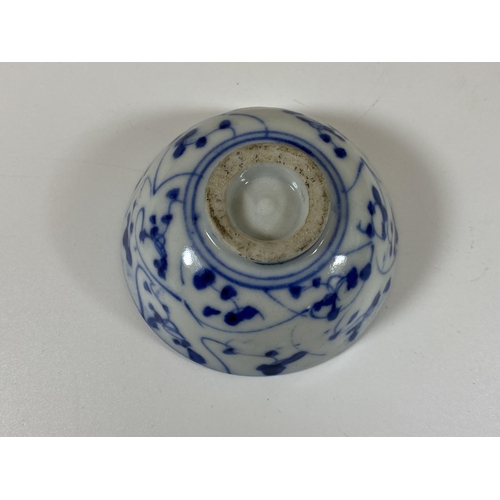 333 - A TEK SING CARGO STYLE CHINESE BLUE AND WHITE NUT BOWL, DIAMETER 8CM