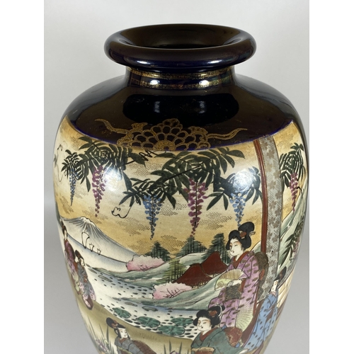 342 - A LARGE JAPANESE HAND PAINTED MEIJI PERIOD VASE, WITH PANELLED DESIGN DEPICTING FIGURES BY A RIVER, ... 