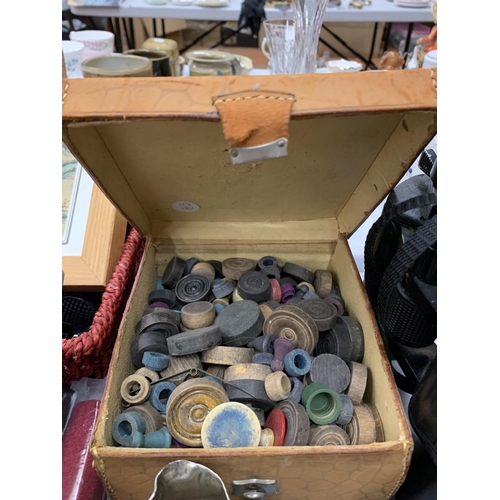 206 - A MIXED LOT OF ASSORTED ITEMS, BOXED ITEMS, DRAUGHT PIECES ETC