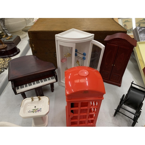 207 - A COLLECTION OF DOLLS HOUSE FURNITURE