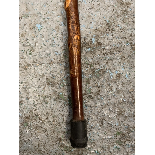 209 - A VINTAGE HORN HANDLED WALKING STICK