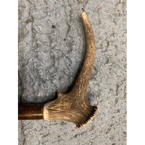 209 - A VINTAGE HORN HANDLED WALKING STICK