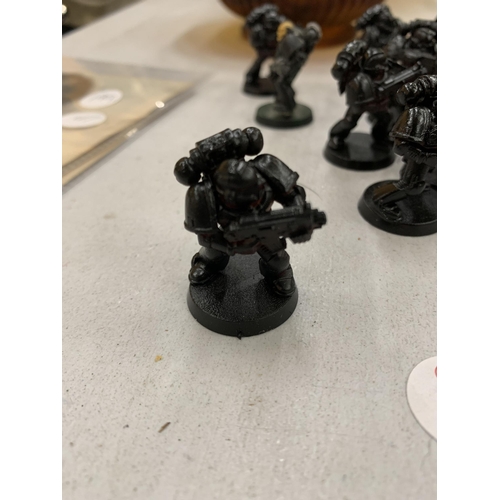 224 - A COLLECTION OF WARHAMMER 40K FIGURES