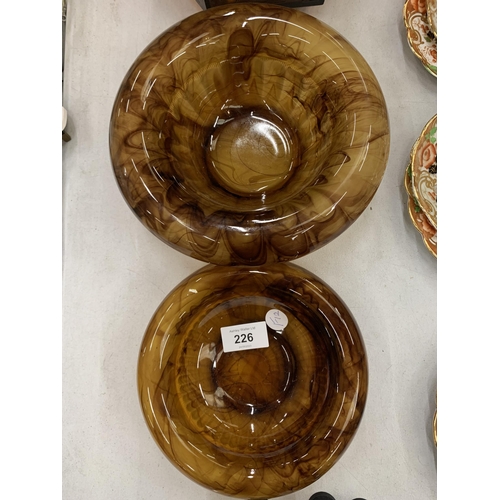 226 - THREE AMBER CLOUD GLASSWARE BOWLS TO INCLUDE ONE WITH EMBOSSED KINGFISHERS