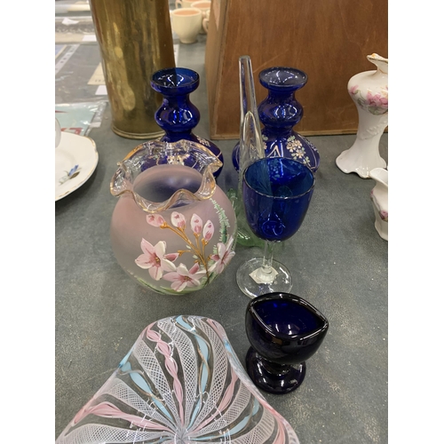 235 - A MIXED GROUP OF GLASSWARE TO INCLUDE OPALINE AND CRANBERRY DISH, BLUE TWIST DESIGN TALL VASE ETC