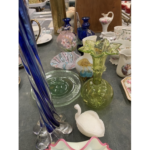 235 - A MIXED GROUP OF GLASSWARE TO INCLUDE OPALINE AND CRANBERRY DISH, BLUE TWIST DESIGN TALL VASE ETC