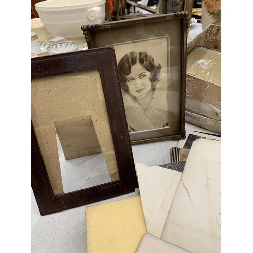 272 - A MIXED GROUP OF VINTAGE EPHEMERA, PICTURES, EBONY OVAL FRAME ETC